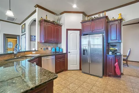 Kitchen - 21321 E 1290 Rd, Sentinel, OK 73664 photo 1 of 5