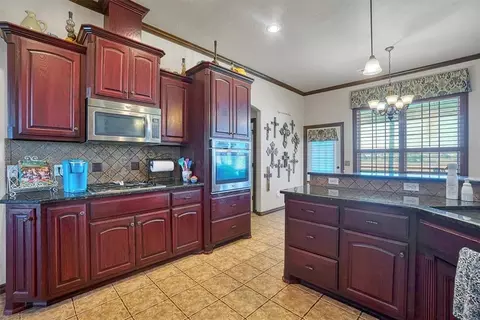 Kitchen - 21321 E 1290 Rd, Sentinel, OK 73664 photo 4 of 5
