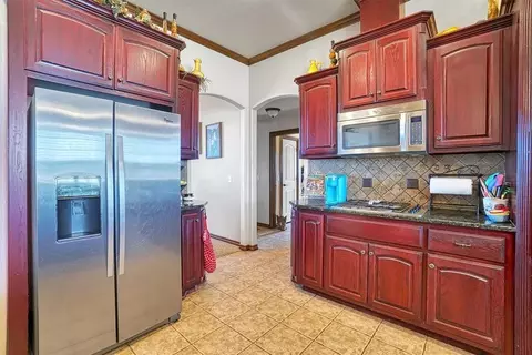 Kitchen - 21321 E 1290 Rd, Sentinel, OK 73664 photo 5 of 5