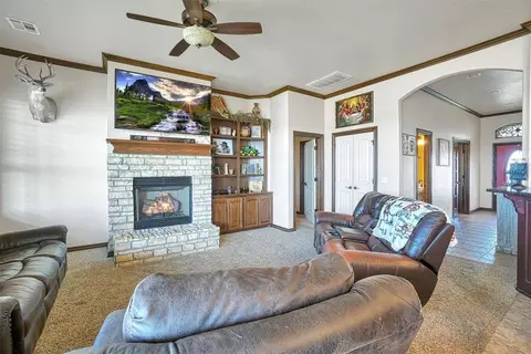 Living - 21321 E 1290 Rd, Sentinel, OK 73664 photo 1 of 4