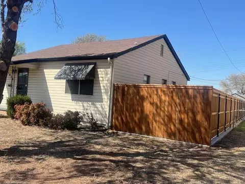 1029 E Walnut St, Altus, OK 73521 photo 2