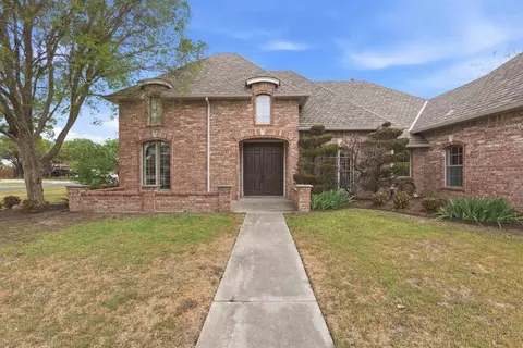 4100 Hidden Lake Cir, Moore, OK 73160