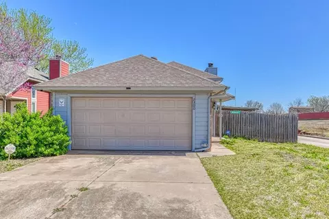 2300 Cedar Brook Dr, Moore, OK 73160