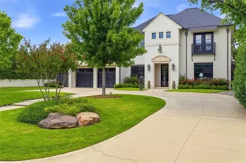 1821 Guilford Ln, Nichols Hills, OK 73120