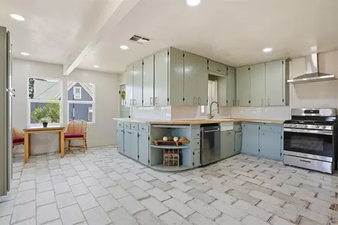 1107 W 2nd St, Elk City, OK 73644