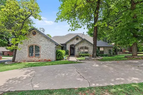 1400 Sandhurst Cir, Edmond, OK 73034