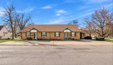 324 W 4th St, Hobart, OK 73651