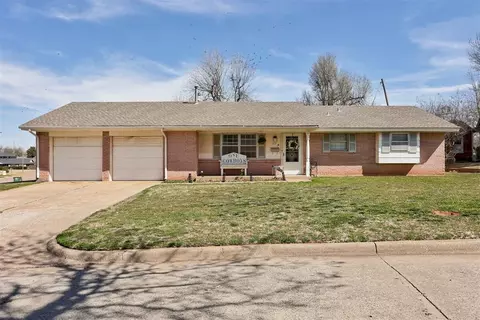 217 Del Mar Dr, Yukon, OK 73099