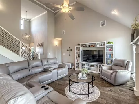 Living - 4508 Baldwin Ave, Moore, OK 73160 photo 2 of 3