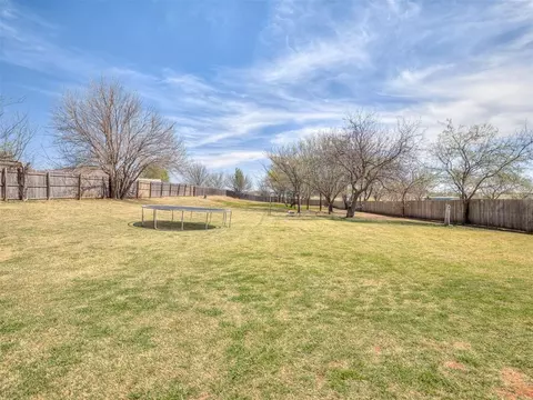 Exterior - 4508 Baldwin Ave, Moore, OK 73160 photo 4 of 4