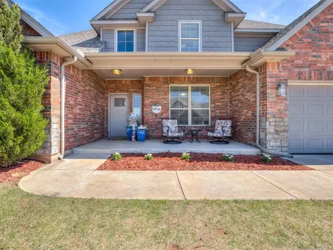 Exterior - 4508 Baldwin Ave, Moore, OK 73160 photo 2 of 4