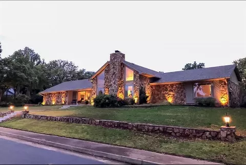 2005 S Woodland Rd, Edmond, OK 73013