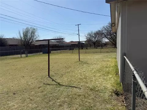 Exterior - 404 Mercury, Altus, OK 73521 photo 5 of 9