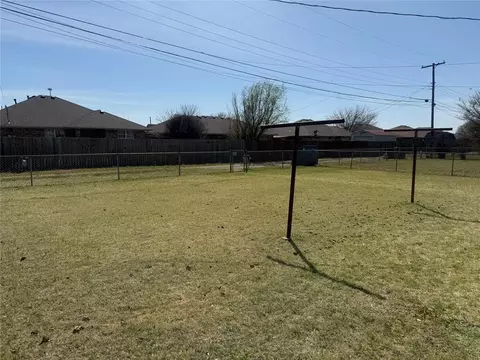 Exterior - 404 Mercury, Altus, OK 73521 photo 4 of 9