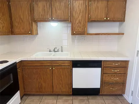 Kitchen - 404 Mercury, Altus, OK 73521 photo 2 of 3