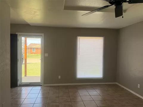 Living - 404 Mercury, Altus, OK 73521 photo 5 of 5