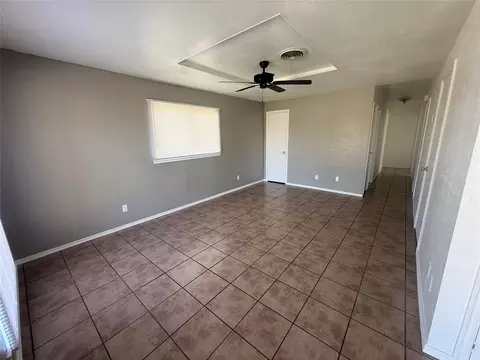 Living - 404 Mercury, Altus, OK 73521 photo 3 of 5