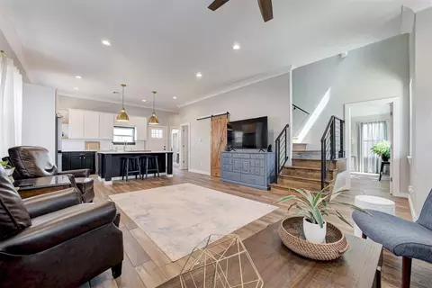 Living - 806 E Warner Ave, Guthrie, OK 73044 photo 3 of 3