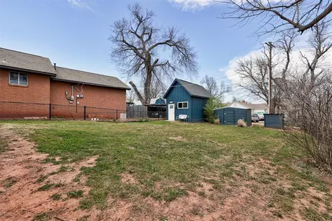 Exterior - 806 E Warner Ave, Guthrie, OK 73044 photo 7 of 8