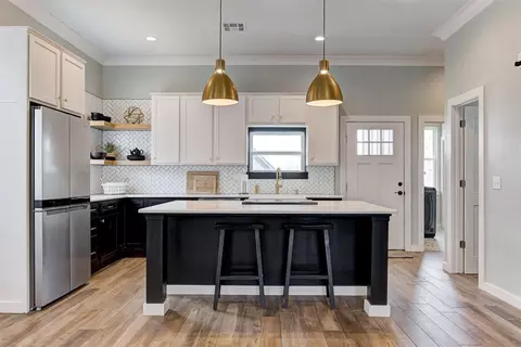 Kitchen - 806 E Warner Ave, Guthrie, OK 73044 photo 1 of 7