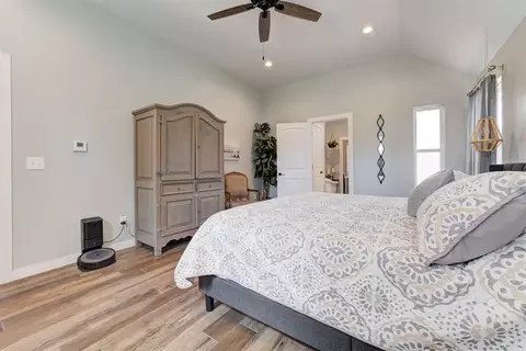 Bedroom - 806 E Warner Ave, Guthrie, OK 73044 photo 4 of 6