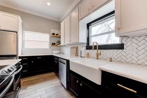 Kitchen - 806 E Warner Ave, Guthrie, OK 73044 photo 4 of 7