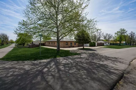 102 SE 1st St, Tuttle, OK 73089