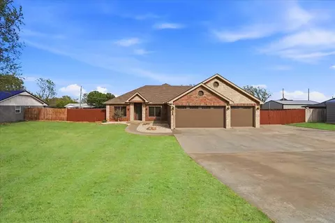 716 S Main St, Canute, OK 73626