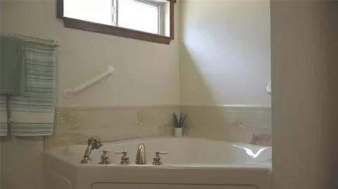Bath - 116500 S 4249 Rd, Eufaula, OK 74432 photo 1 of 5