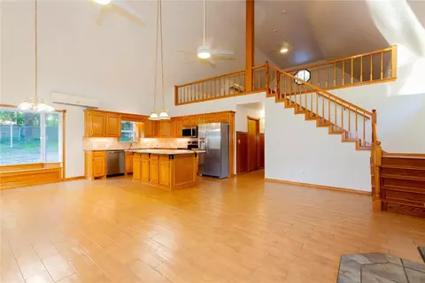 Living - 116500 S 4249 Rd, Eufaula, OK 74432 photo 2 of 8