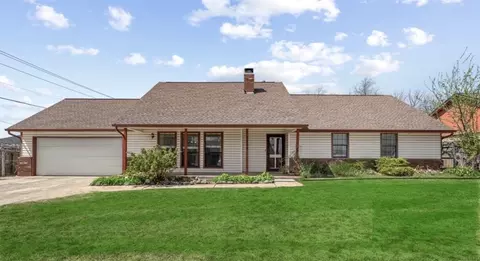 2109 N Lincoln Ave, Moore, OK 73160