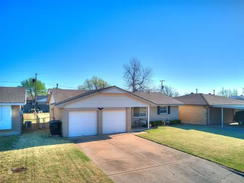 877 NW 14th St, Moore, OK 73160