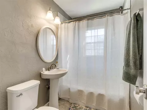 Bath - 415 E Frank St, Norman, OK 73071 photo 1 of 2