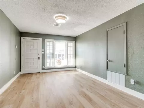 Living - 415 E Frank St, Norman, OK 73071 photo 5 of 6
