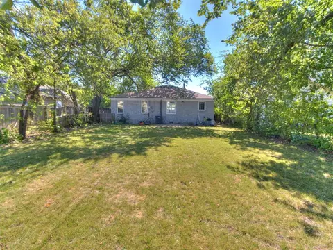 Exterior - 415 E Frank St, Norman, OK 73071 photo 3 of 3
