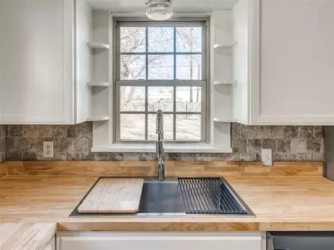 Kitchen - 415 E Frank St, Norman, OK 73071 photo 6 of 6
