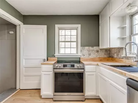 Kitchen - 415 E Frank St, Norman, OK 73071 photo 4 of 6