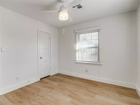 Bedroom - 415 E Frank St, Norman, OK 73071 photo 5 of 8