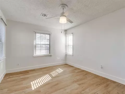 Bedroom - 415 E Frank St, Norman, OK 73071 photo 2 of 8