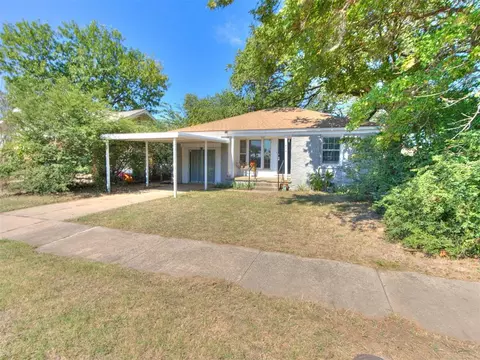 Exterior - 415 E Frank St, Norman, OK 73071 photo 2 of 3