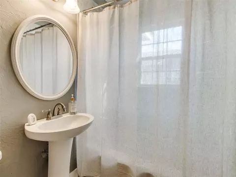 Bath - 415 E Frank St, Norman, OK 73071 photo 2 of 2