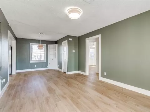 Living - 415 E Frank St, Norman, OK 73071 photo 2 of 6
