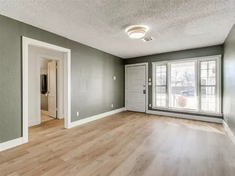 Living - 415 E Frank St, Norman, OK 73071 photo 1 of 6