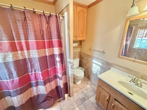 Bath - 812 N Beaver St, Guymon, OK 73942 photo 2 of 4