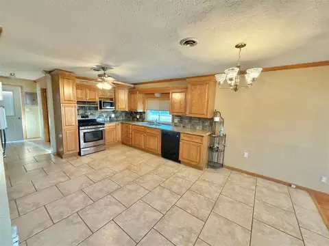 Kitchen - 812 N Beaver St, Guymon, OK 73942 photo 4 of 4