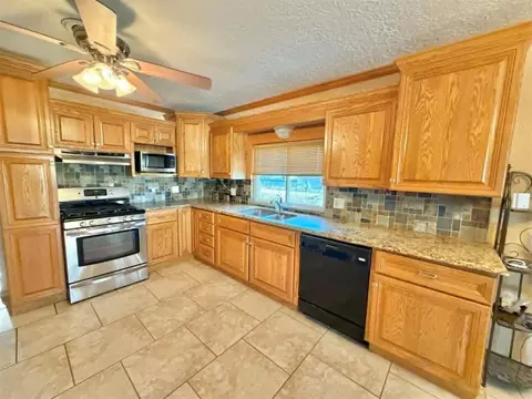 Kitchen - 812 N Beaver St, Guymon, OK 73942 photo 3 of 4