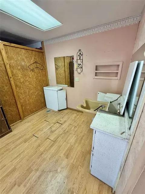 Bath - 812 N Beaver St, Guymon, OK 73942 photo 4 of 4