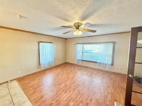 Living - 812 N Beaver St, Guymon, OK 73942 photo 3 of 3