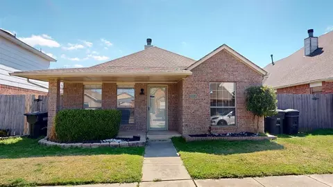 1004 SW 23rd St, Moore, OK 73170