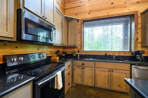Kitchen - 312 Sugar Pine Loop, Broken Bow, OK 74728 photo 2 of 3